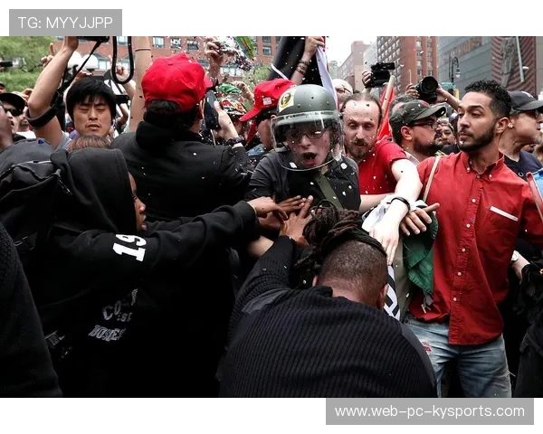 中路渗透直塞引发混乱带球 中路渗透直塞引发混乱带球