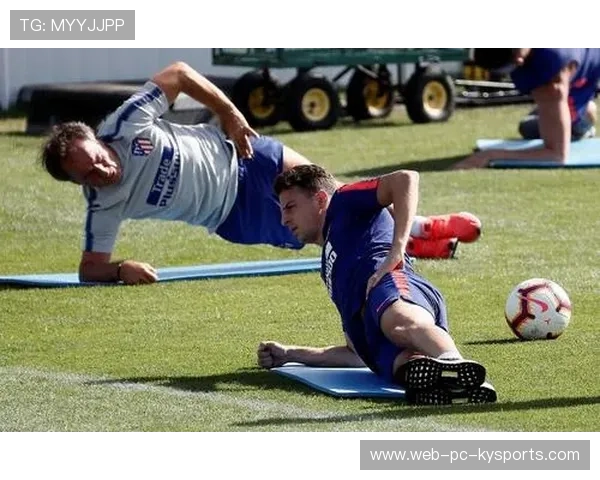 拜仁攻守衔接训练更紧凑，打造新赛季锋线利器