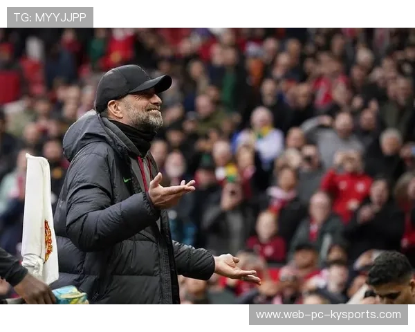 曼联传切流畅配合打穿中路收获关键进球